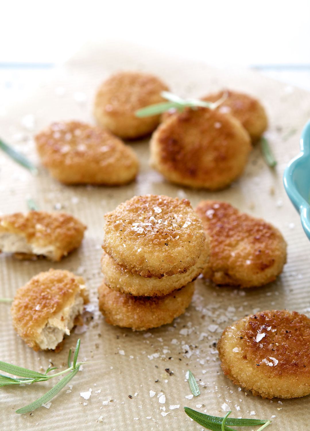 Quorn vegan Nuggets with houmous in a side bowl